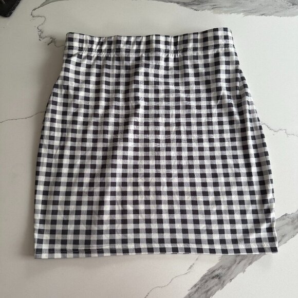 SHEIN | Gingham skirt | Medium | Black & White | Slight Stretch - Picture 2 of 5